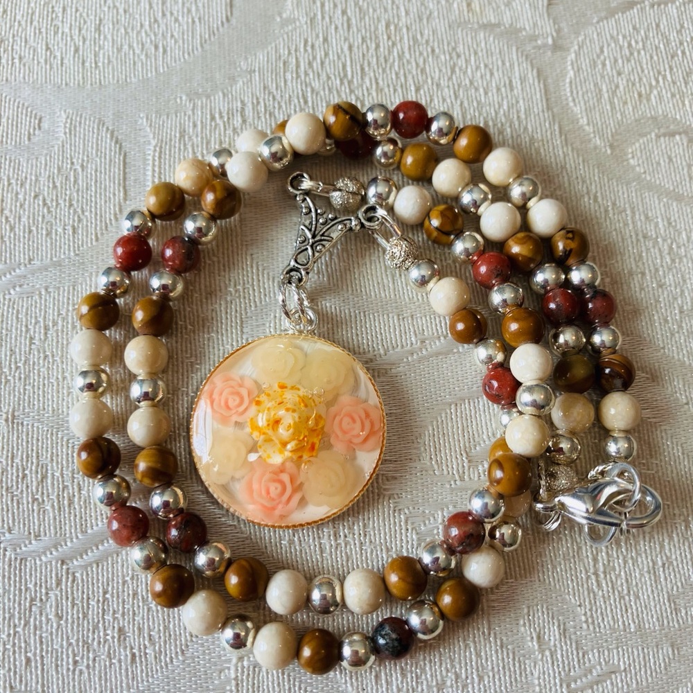 Hand Crafted Elegant Beaded Bracelet with Floral Pendant 18 Inches